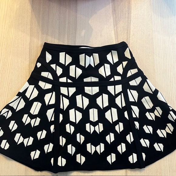 printed skirt.